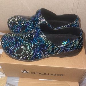 Prismatic Spirals Clogs